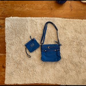 blue shoulder bag with a detachable wristlet 🔥